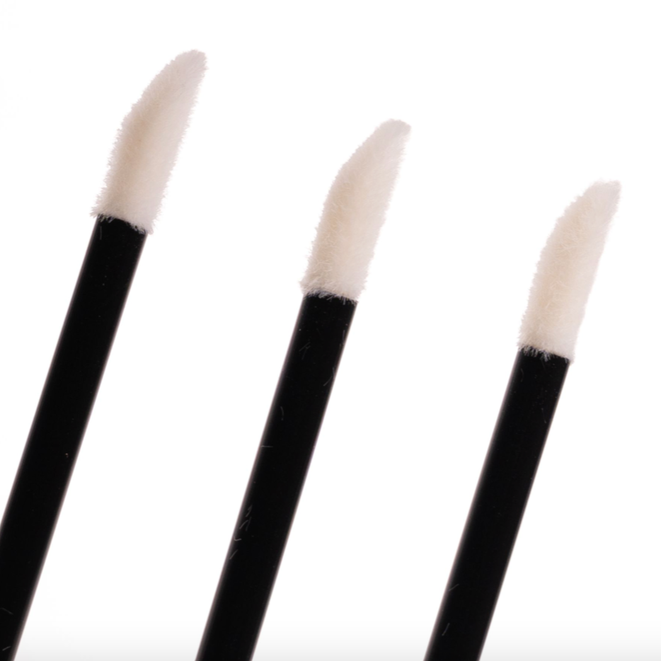 BRUSH LIPS